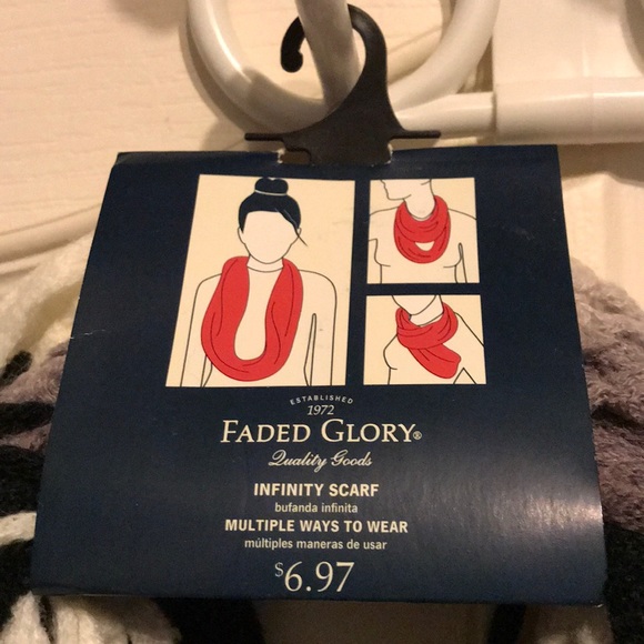 Women’s Open Weave Ombré Infinity Scarf (One Size) - Picture 2 of 5